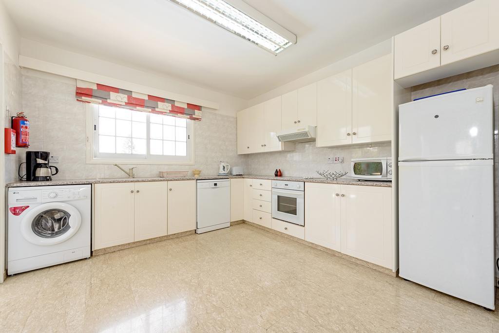 Merab Center Villas Ayia Napa Room photo